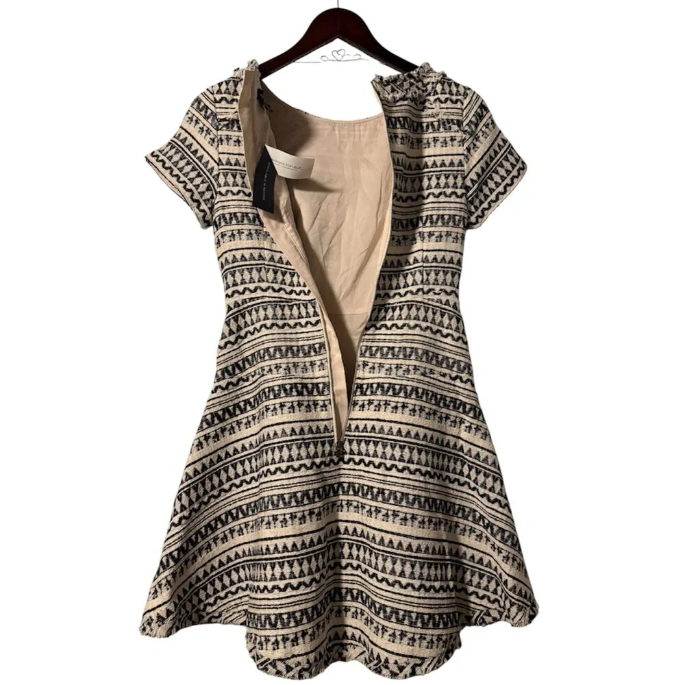 Banana Republic Fit & Flare Dress Cream Black Mini A-Line Women’s size 0 NWT